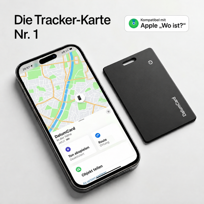 Tracker-Karte DatumCard neben einem iPhone, das ihren Standort in „Wo ist?“ zeigt